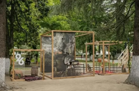 Video 2 thumbnail